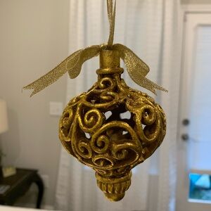 Gold swirl holiday ornaments great for the Christmas tree - set of 11